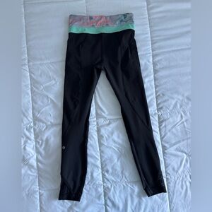 Lululemon mid rise black leggings with abstract waist band